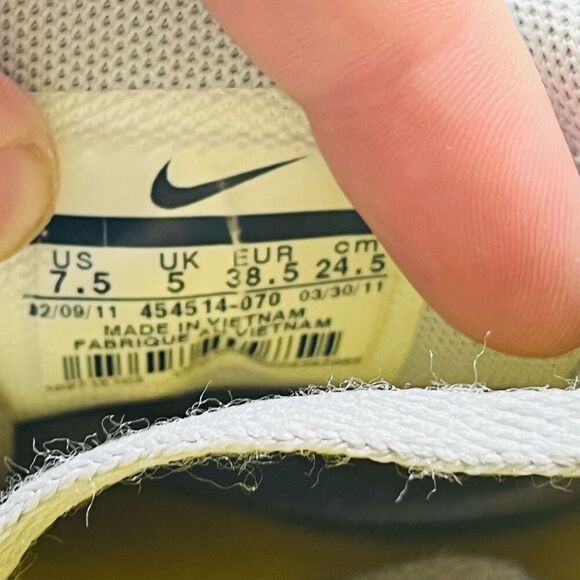 Nike Sneaker Livestrong Lunarlon Running Yellow Gray Mesh Womens Size 7.5 - Picture 10 of 10